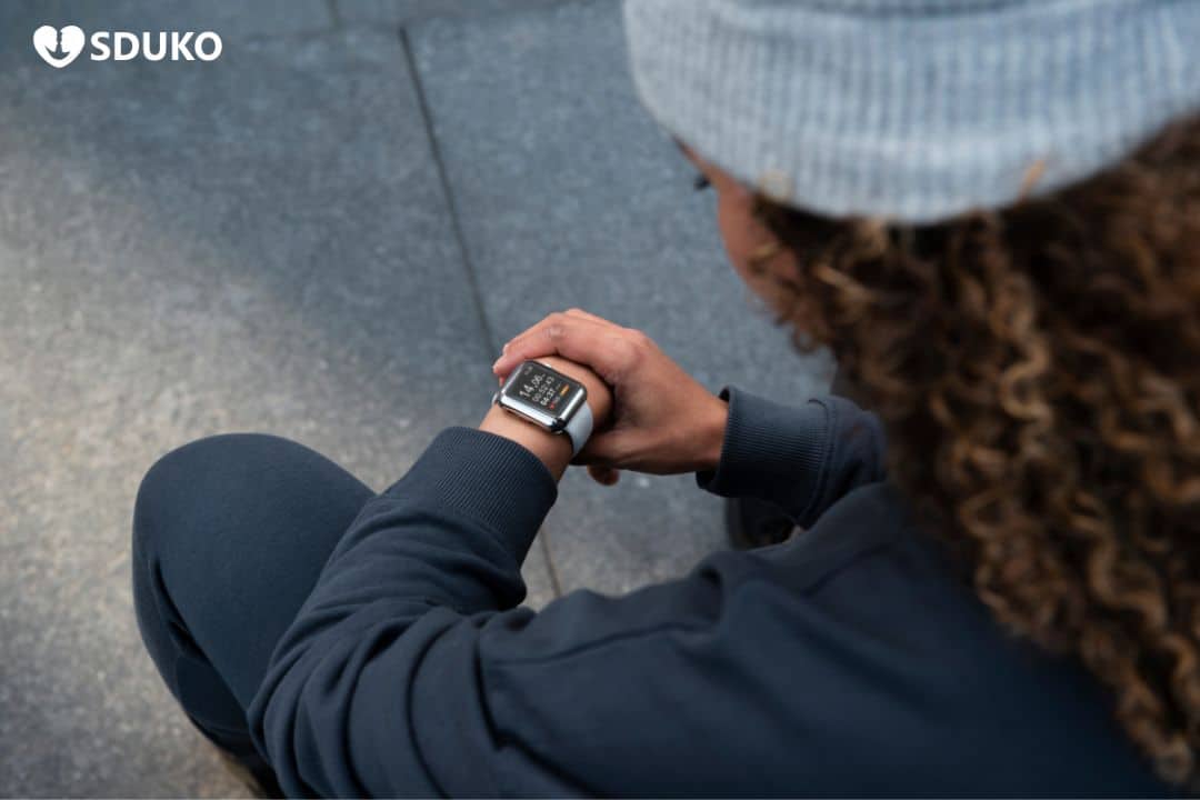 Mechanical watch and smartwatch compared for performance and everyday use - mechanical watches vs smartwatches